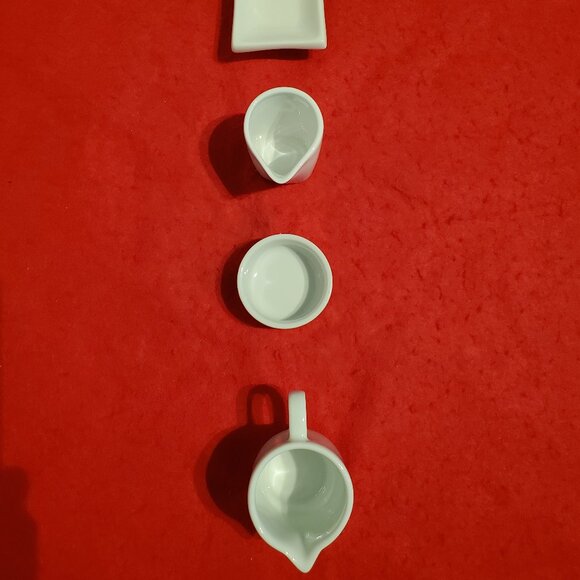 4PC White Mini Pourers, Containers, Creamers FOH, Buffalo, Cameo, Arcoroc - MINT - Picture 1 of 8